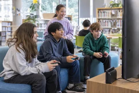 儿童 Nintendo Switch 2 游戏聚会