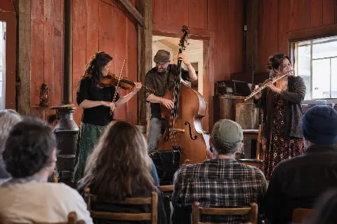 STEVESTON FOLK GUILD PRESENTS TROUT LAKE TRIO